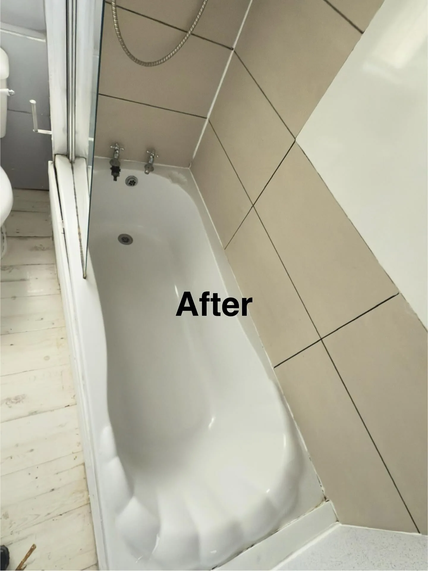 Same bathtub sparkling white after a deep clean